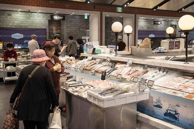신세계백화점 본점 지하 1층 수산물 코너 전경