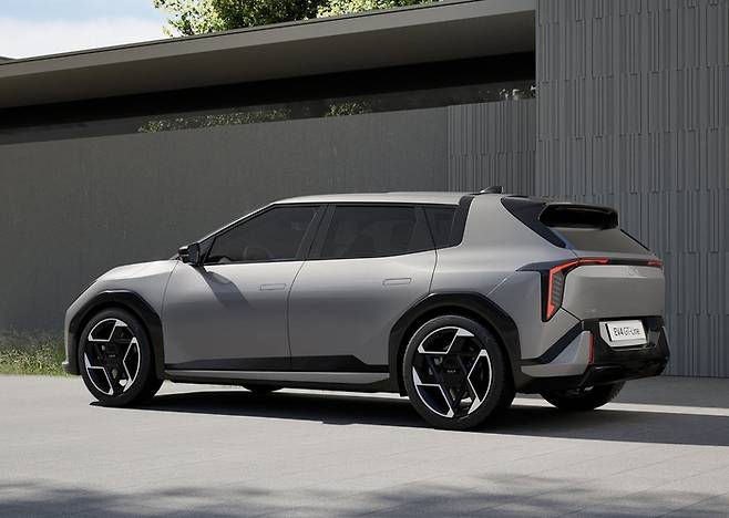 유럽 시장 선호도를 반영해 개발한 기아 EV4 해치백