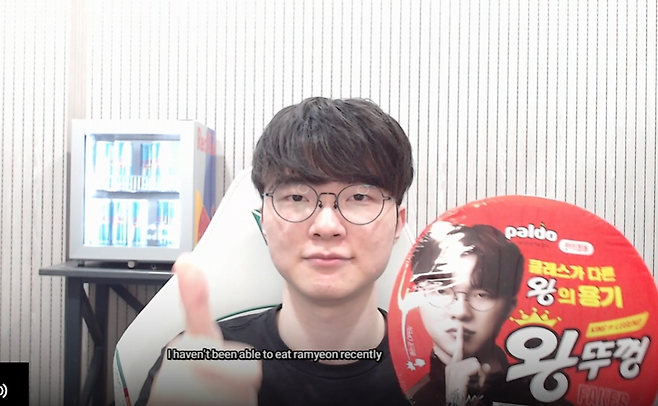 8432874992_14339012_928fb07d5203297fef25d9f72bbfdab4.png 페이커) 라면 많이 먹으면 안 좋다고 했는데 그래도 왕뚜껑 많이 사랑해주세요 여러분