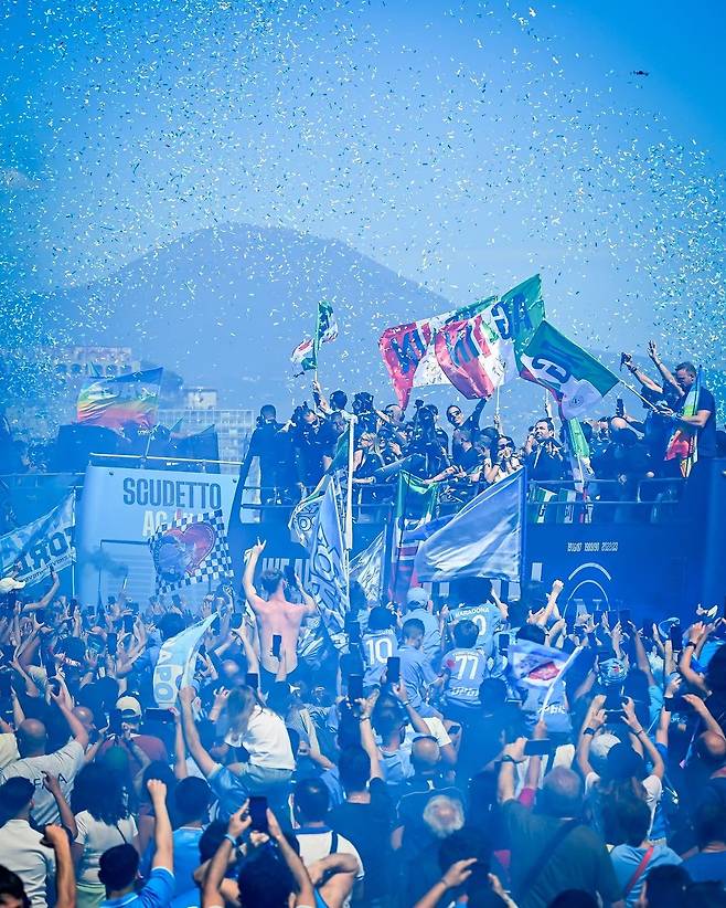 500321588_1319424522873783_2362983683662324293_n.jpg 나폴리 스쿠데토 버스 퍼레이드