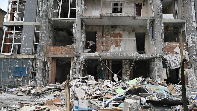 [러시아 드론 공격 받은 우크라 건물]