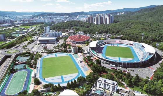 27일 개최되는 '2025 구미 아시아육상경기선수권대회' 주 경기장인 구미시민운동장 전경. 사진 구미시