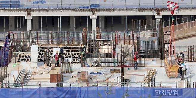 서울의 한 아파트 재건축 공사 현장. 사진=김범준 기자