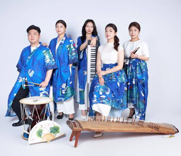 프롬나드 콘서트 무대에 서는 국악그룹 ‘길’. 부산소공연장연합회 제공