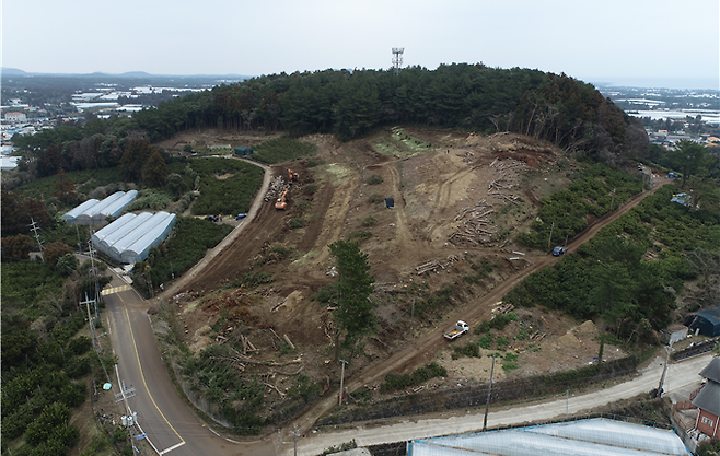 서귀포시 남원읍에 있는 넉시오름. 훼손한 구역이 전체 오름의 25%에 이른다. 제주도 자치경찰단 제공