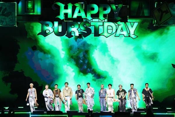 27일 플레디스 엔터테인먼트와 하이브, 서울시 미래한강본부에 따르면 지난 23일~25일 ‘B-DAY PARTY’가 열린 서울 잠수교와 반포한강공원 일대에 무려 35만 2000여명이 방문했다. / 사진 = 플레디스