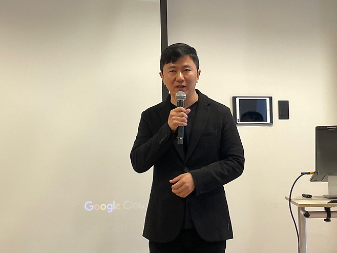 심영섭 구글 클라우드 맨디언트 컨설팅 한국·일본 지역 총괄이 27일 서울 중구 서울스퀘어에서 기자간담회를 열고 ‘맨디언트 M-트렌드 2025’ 보고서를 소개하고 있다. [차민주 기자/@chami]