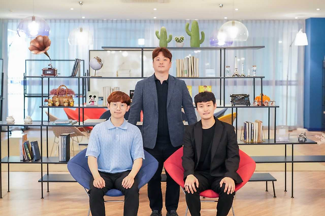 이번 연구를 수행한 UNIST 연구진. 김태경(왼쪽부터) 연구원, 정임두 교수, 서준영 연구원.[UNIST 제공]