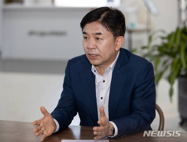 [서울=뉴시스산업통상자원부는 27일 산업·에너지 연구개발(R&D) 투자와 혁신정책을 지원하는 전략기획단의 신임 단장으로 김현석 전 삼성전자 대표를 임명했다.(사진=삼성전자 제공)