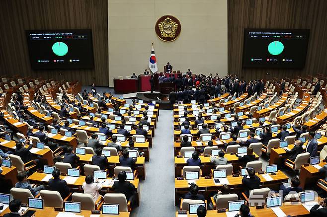 [서울=뉴시스] 권창회 기자 = 사진은 지난 1일 서울 여의도 국회에서 열린 제424회 국회(임시회) 제7차 본회의 모습. 2025.05.01. kch0523@newsis.com