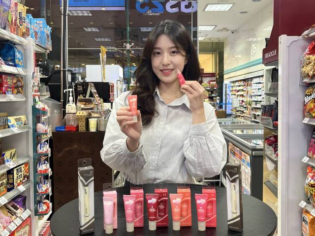 편의점 GS25가 색조 전문 브랜드 '손앤박'과 협업해 색조 화장품을 3000원에 선보인다. 사진 제공=GS리테일