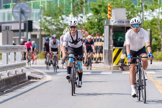 &nbsp;지난해 펼쳐진 '2024 경주 바람의 언덕 힐클라임 대회'에서 선수들이 열전을 벌이고 있는 모습 ⓒ월성원자력&nbsp;&nbsp;