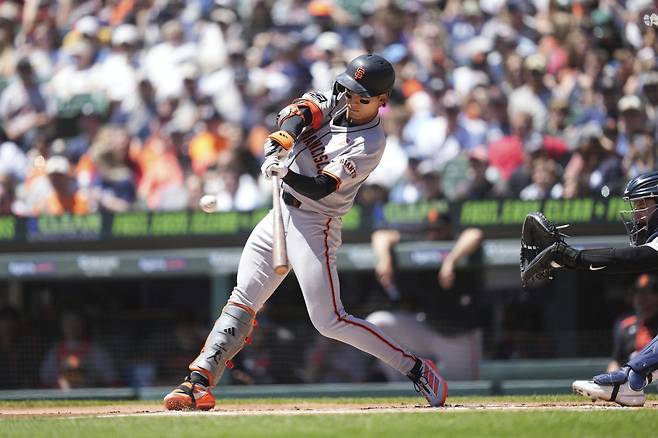 샌프란시스코 이정후가 27일(한국시간) 코메리카파크에서 열린 디트로이트와 원정경기에서 4타수 2안타를 기록하며 7연속경기 안타 행진을 이어갔다. 이정후가 1회초 첫 타석에서 안타를 쳐내고 있다. 디트로이트(미 미시건주)ㅣAP뉴시스