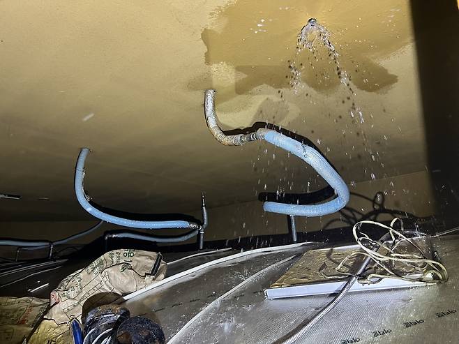 찜질방 기계실 내부서 작동한 스프링클러 [대전둔산소방서 제공. 재판매 및 DB 금지]