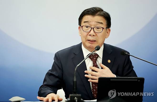 유철환 권익위원장 [연합뉴스 자료사진]