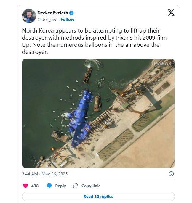 북한, 좌초 구축함에 풍선 무더기로 달아 인양 시도중? (서울=연합뉴스) 조사분석가 데커 에벌레스가 2025년 5월 25일(현지시간) 소셜 미디어 X에 올린 글. 그는 "북한은 2009년 개봉된 픽사의 히트작 '업'에서 영감을 받은 방법으로 구축함을 들어올리려고 시도중인 것으로 보인다. 구축함 상공에 떠 있는 수많은 풍선을 주목하라"고 분석했다. [ @dex_eve X 계정 게시물 캡처. DB 및 재판매 금지] 2025.5.27.