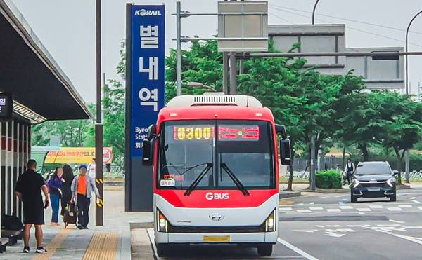양주시에서 출발하는 8300번 광역버스. 2025.5.28 /남양주시 제공
