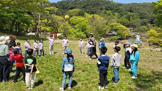 강화군 내 초등학교 2학년 학생들이 2025학년도 강화 '따로 또 같이' 결이음 교육과정에 참여하고 있다. 사진=인천교육청