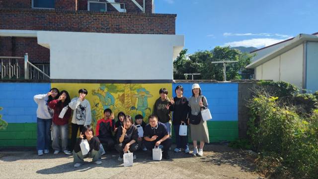 거제 동부중학교 학생들이 찾은 양달석 그림산책길.