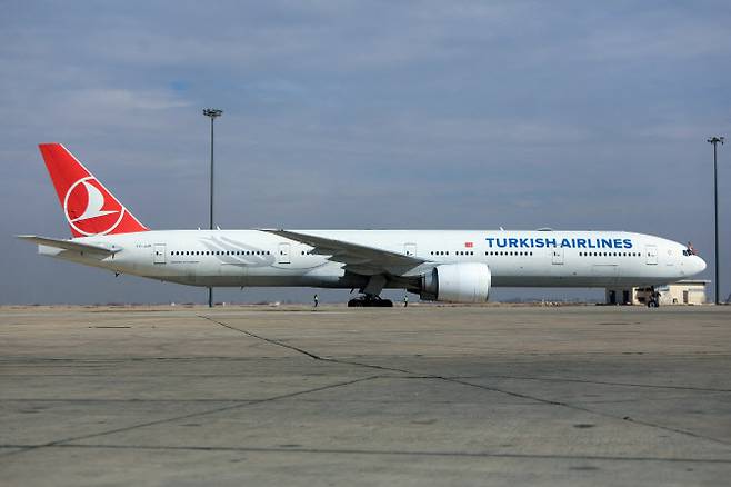 튀르키예 앙카라에서 구호 물품을 실은 튀르키예항공 항공기가 2025년 1월 23일 시리아 수도 다마스쿠스 국제공항에 착륙하고 있다.(사진=AFP)