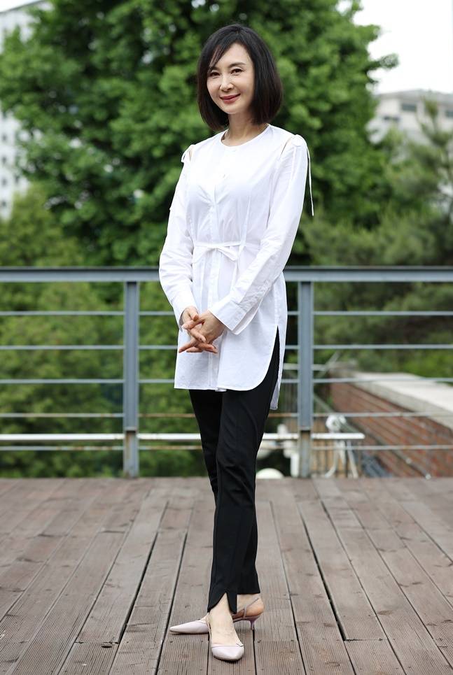 한국무용으로 군살 하나 없이 날렵한 몸매를 가꾼 채시라. [사진=연합뉴스]