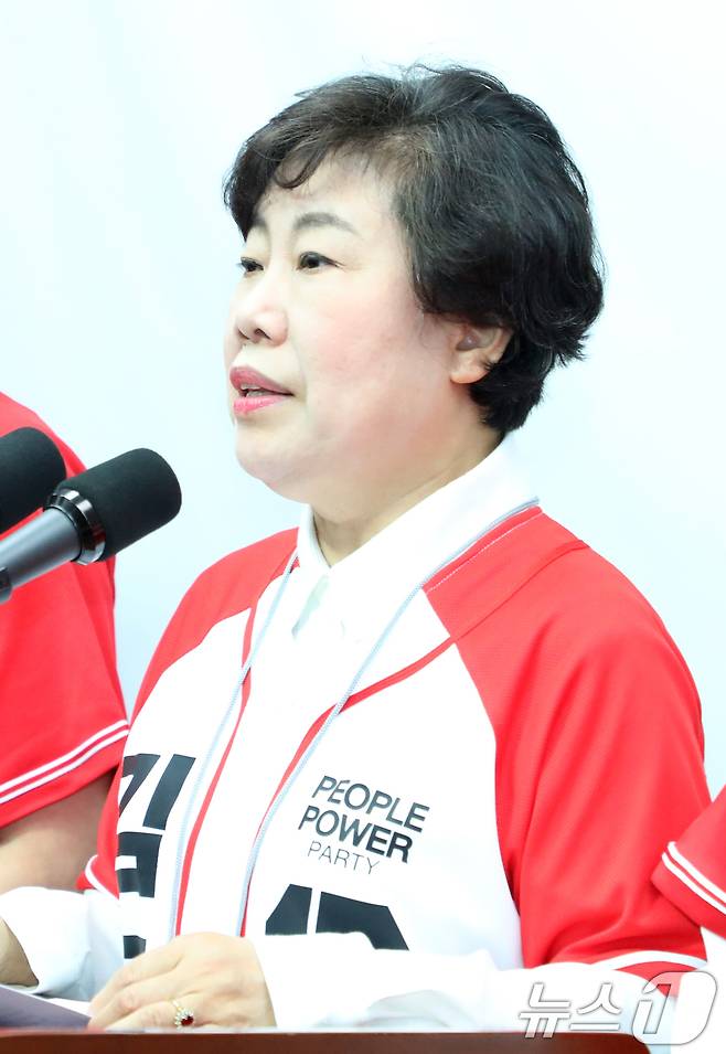 조배숙 국민의힘 전북선거대책위원장이 28일 전북 전주시 전북특별자치도의회 에서 투표 참여와 김문수 후보 지지를 호소하고 있다. 2025.5.28/뉴스1 ⓒ News1 유경석 기자