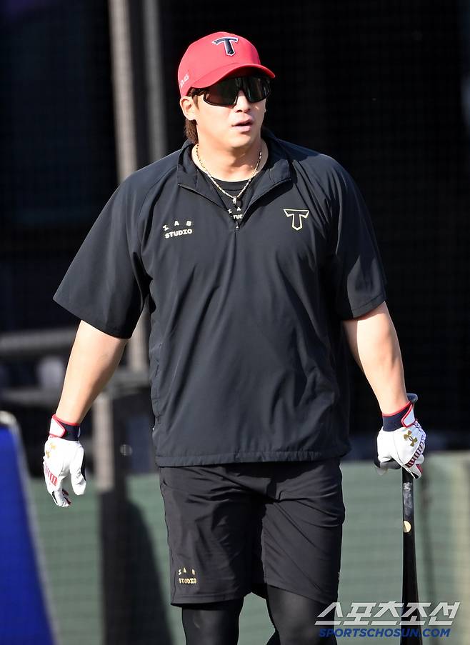 8일 부산 사직야구장에서 열린 KIA와 롯데의 경기, KIA 나성범이 타격훈련을 하고 있다. 부산=허상욱 기자wook@sportschosun.com/2025.04.08/