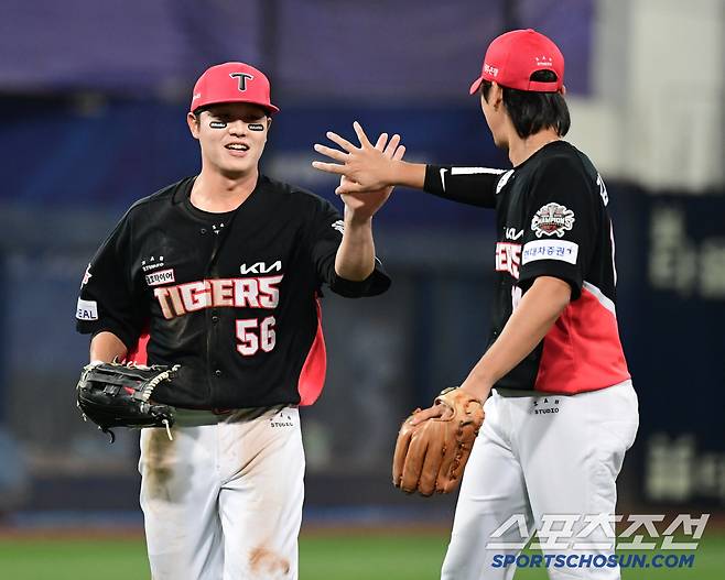 23일 대구 삼성라이온즈파크에서 열린 KBO리그 삼성과 KIA의 경기. 7회말 1사 1,3루 김성윤 외야플라이 타구 때 3루주자 이재현이 홈으로 쇄도했으나 태그아웃을 당했다. 홈에서 이재현을 잡아낸 오선우. 대구=송정헌 기자songs@sportschosun.com/2025.05.23/