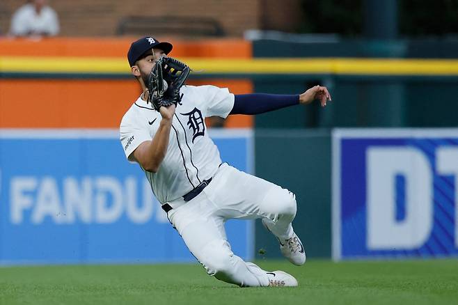 디트로이트 좌익수 라일리 그린이 9회초 이정후의 안타성 타구를 쓰러지며 잡아내고 있다. AFP연합뉴스