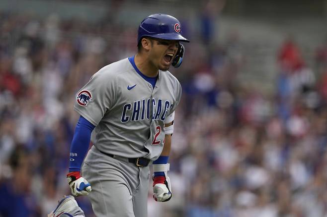 스즈키 세이야가 26일(한국시각) 신시내티 레즈전에서 8-8로 맞선 8회초 좌월 3점홈런을 터뜨린 뒤 포효하고 있다. AP연합뉴스