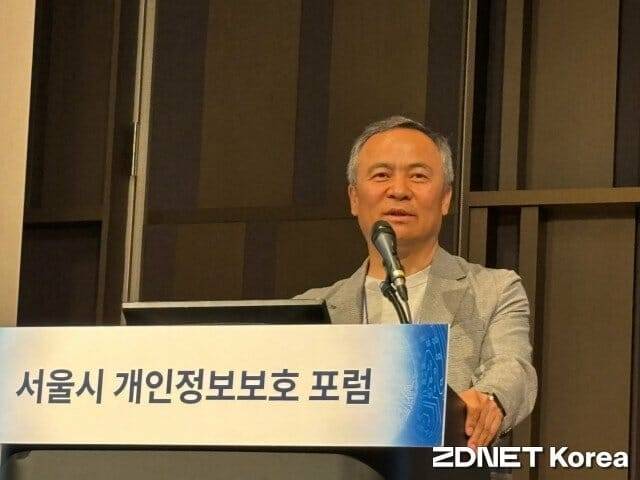 권헌영 고려대 정보보호대학원 교수가 28일 서울 삼성동 코엑스에서 열린 ‘개인정보 보호 페어(PIS FAIR)’에서 ‘인공지능과 개인정보 처리의 주요 쟁점과 대응 방안’을 발표하고 있다.(사진=유혜진 기자)