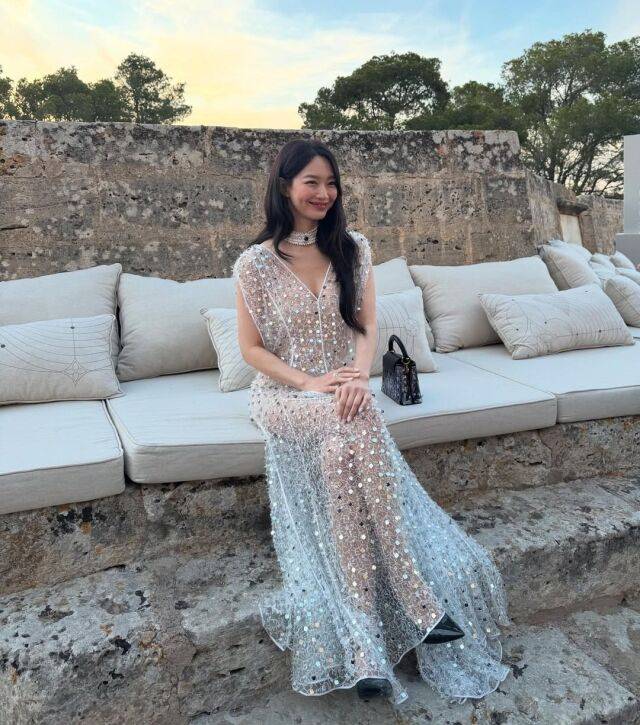 김우빈♥ 신민아, 시스루 드레스 입고 명품 미소 발산 사진출처: 신민아 인스타그램 캡처