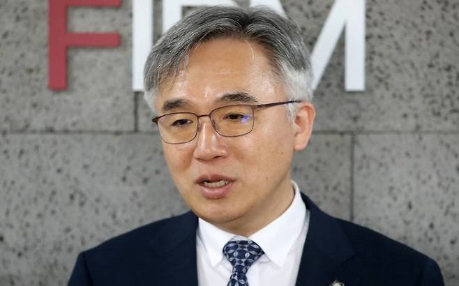 고(故) 박원순 전 서울시장 유족 측 법률대리인이었던 정철승 변호사가 지난 2023년 4월 14일 오전 서울 서초구 법무법인 더펌에서 기자회견을 하고 있다.ⓒ뉴시스