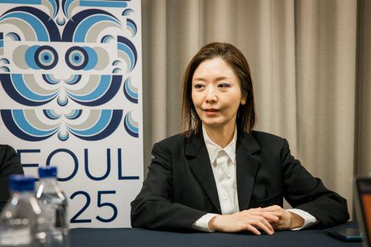 김아영 작가가 27일 서울 노보텔 동대문에서 열린 언론 인터뷰에서 질문에 답하고 있다. 한국문화예술위원회 제공