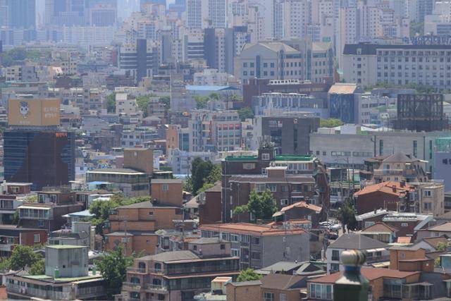 서울 남산에서 바라본 시내 주택가. 연합뉴스
