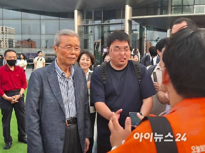 김종인 전 비상대책위원장이 28일 이준석 개혁신당 대선 후보의 유세가 진행되는 서울 강남구 코엑스 유세장에 방문했다. [사진=김주훈 기자]