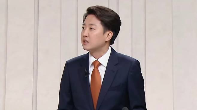 이준석 개혁신당 대선 후보가 27일 열린 TV토론에서 발언하고 있다.