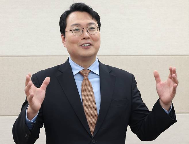 천하람 개혁신당 상임선대위원장이 28일 경기 고양시 킨텍스 2전시관에서 열린 2025 대한민국 고졸 인재 채용 엑스포에 참석해 한국경제신문과 인터뷰하고 있다. 최혁 기자