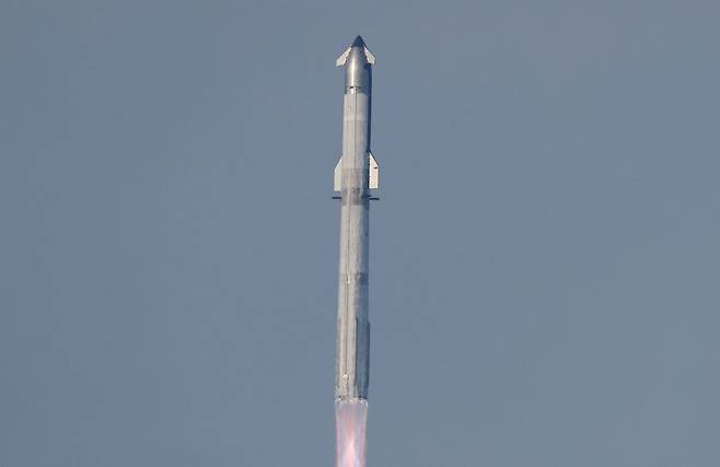 27일(현지시간) 발사된 스페이스X의 우주선 스타십. 연합뉴스