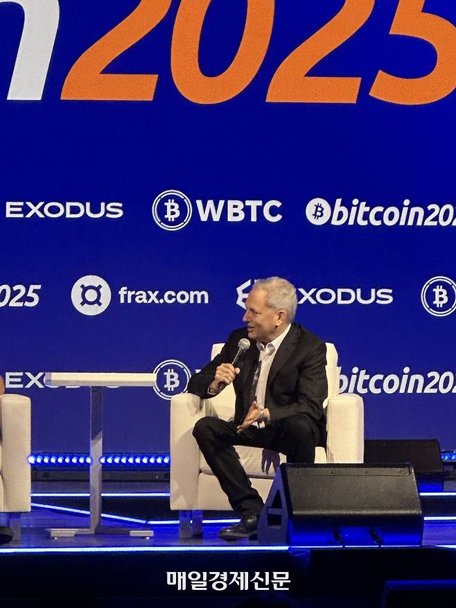 데이비드 삭스 美 백악관 AI 및 크립토 차르가 미국 라스베이거스에서 열린 ‘비트코인 2025’ 행사에서 연설하고 있다. <이종화 기자>