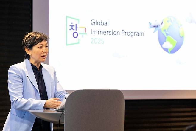 캐런 테오 구글 아시아태평양지역 플랫폼 및 디바이스 파트너십 부사장의 창구 프로그램 개요 및 성과를 소개하고 있다. [사진 = 구글]