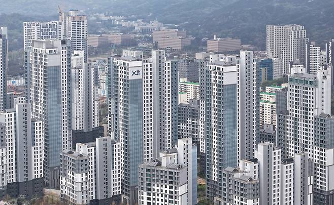 사진은 경기 과천 시내 아파트 단지들의 모습. [사진 = 뉴스1]