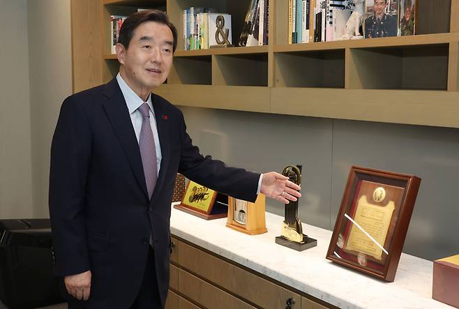 김윤 한일경제협회장. [이승환 기자]