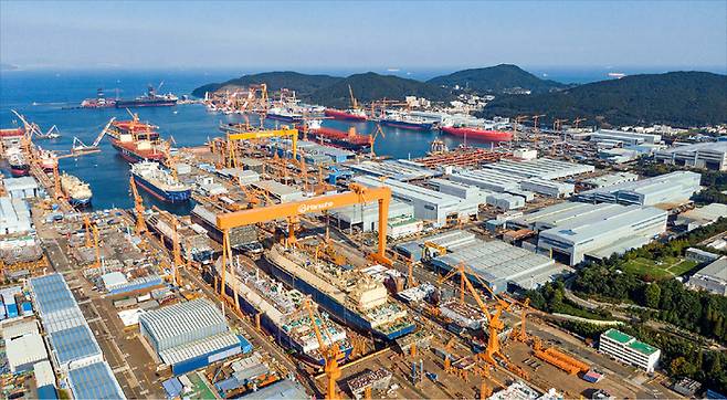 한화그룹은 재계 10대 그룹 중 가장 큰 폭으로 단기성 차입금이 늘었다. 사진은 한화오션 거제사업장 옥포조선소. (한화오션 제공)
