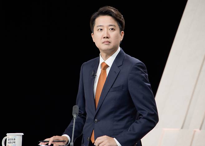 이준석 개혁신당 대선후보가 지난 27일 오후 서울 마포구 상암동 MBC 스튜디오에서 진행된 제21대 대통령 선거 후보자 3차 토론회에 참석하고 있다. 국회사진기자단