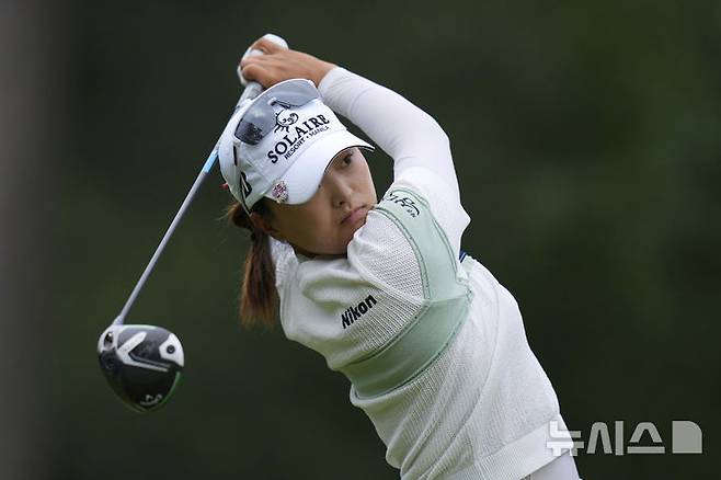 [더우들랜즈=AP/뉴시스] 고진영이 24일(현지 시간) 미 텍사스주 더 우들랜즈의 더 클럽 앳 칼턴 우즈에서 열린 미국여자프로골프(LPGA) 투어 시즌 첫 메이저 대회 셰브론 챔피언십 1라운드 경기를 펼치고 있다. 고진영은 이븐파로 첫날을 마쳤다. 2025.04.25.