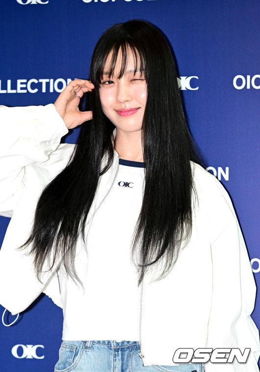 [OSEN=최규한 기자] 18일 오전 서울 여의도 더현대 서울에서 한 패션 브랜드의 팝업 스토어 론칭 이벤트가 열렸다.이날 행사에는 배우 고민시가 참석해 자리를 빛냈다.고민시가 포토타임을 하고 있다. 2025.03.18 / dreamer@osen.co.kr