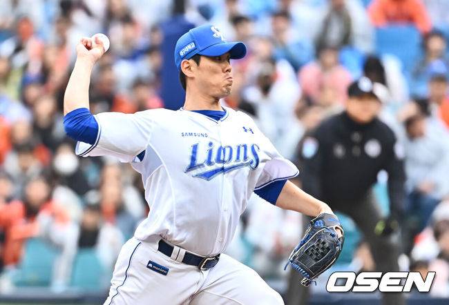 [OSEN=대구, 이석우 기자] 5일 대구삼성라이온즈파크에서 2025 신한 SOL 뱅크 KBO 리그 삼성 라이온즈와 한화 이글스의 경기가 열렸다. 홈팀 삼성은 이승현이, 방문팀 한화는 류현진이 선발 출전했다. 삼성 라이온즈 김재윤이 역투하고 있다. 2025.04.05 / foto0307@osen.co.kr