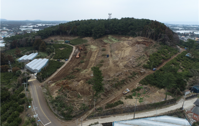 ▲불법 훼손된 '넉시오름'ⓒ제주자치경찰단