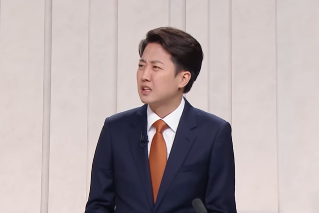 ▲ 이준석 개혁신당 대선후보가 지난 27일 서울 마포 문화방송(MBC) 스튜디오에서 열린 대선후보 TV토론회에서 발언하고 있다. ⓒMBC 유튜브 화면 갈무리